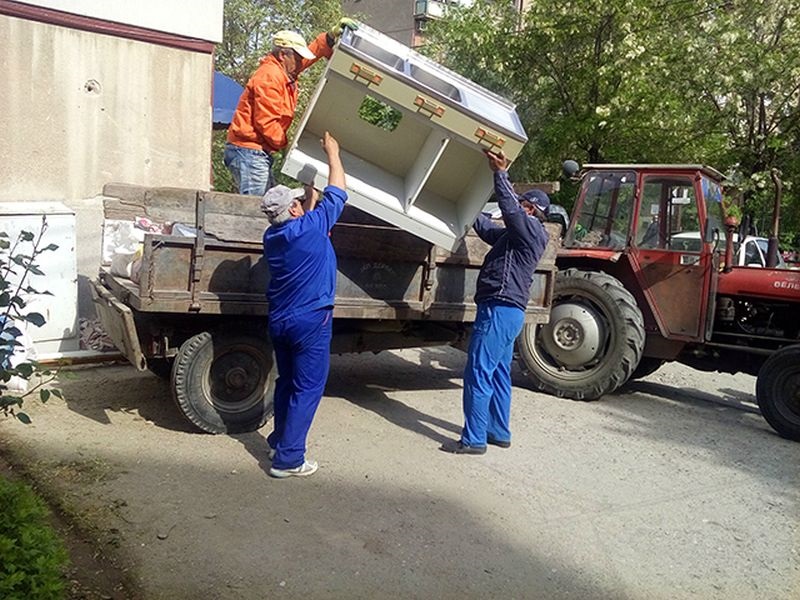 Во Велес почна акција за собирање на габаритен отпад