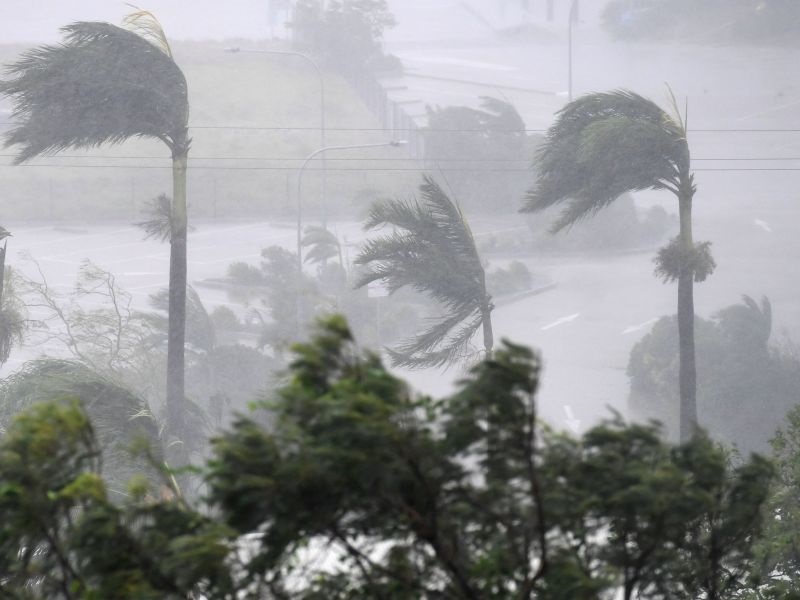 Ураганот Деби без струја остави над 100.000 домови во Австралија