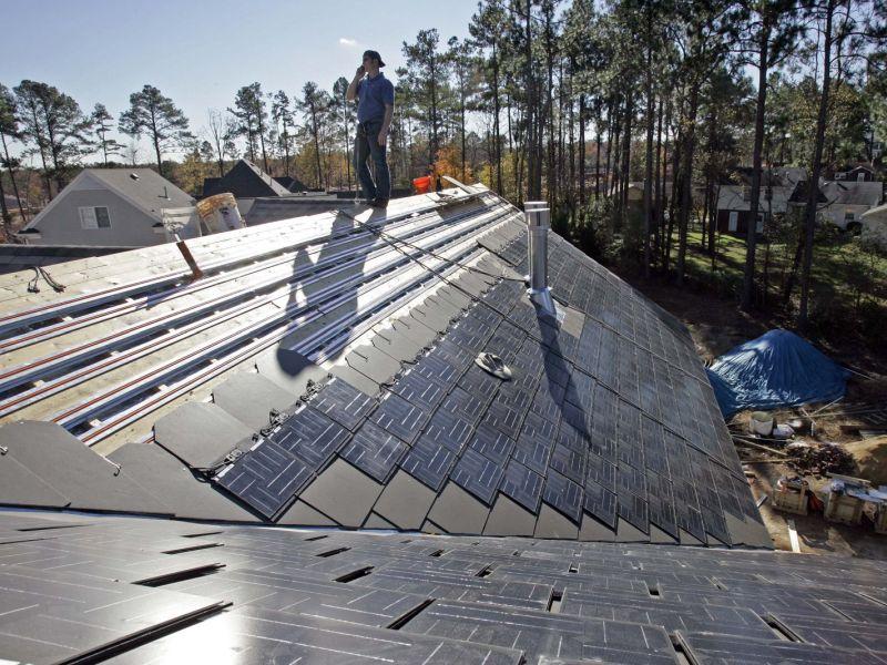 Тесла почна со продажба на соларни покриви за куќи