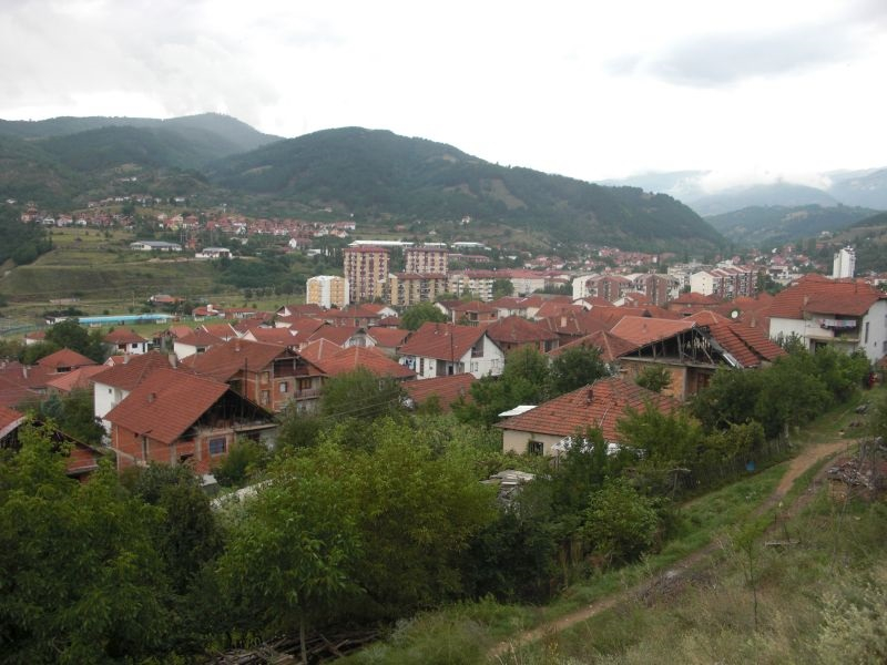 Нови контејнери и канти за отпадоци во Македонска Каменица