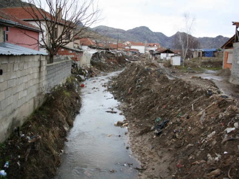 Полното корито на Дабничка Река во Прилеп неизвесност за повеќе ромски семејства