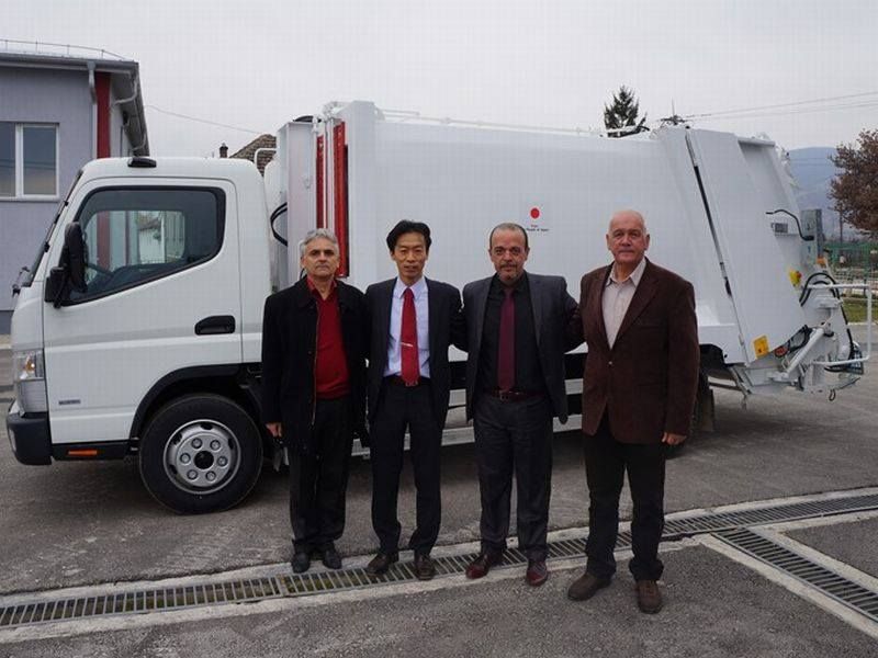 Јапонски камион за сметот во Кривогаштани