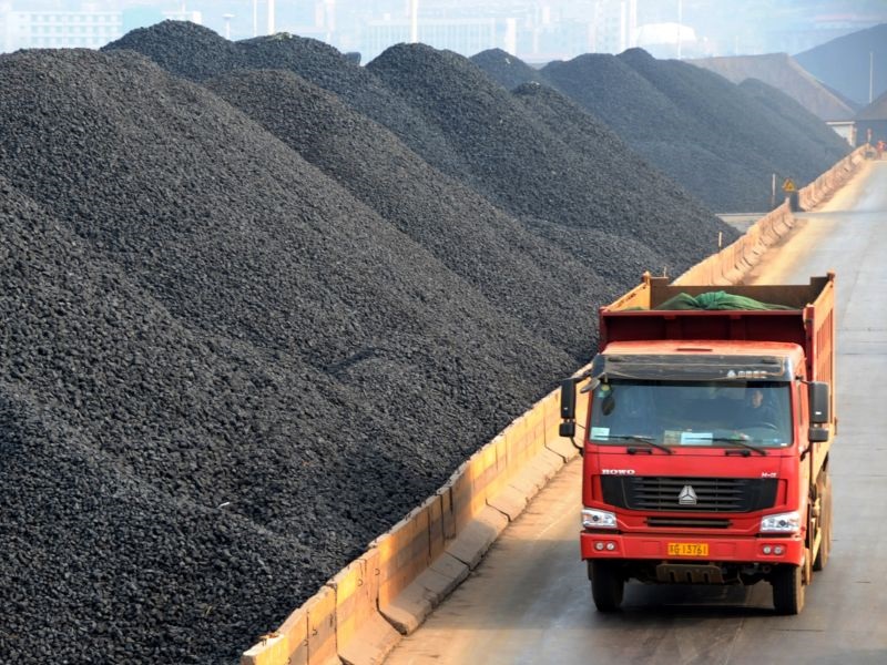 Кина ќе ги казнува компаниите за јаглен и челик заради загадување