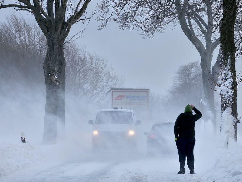 Снежна бура предизвика хаос во Германија 