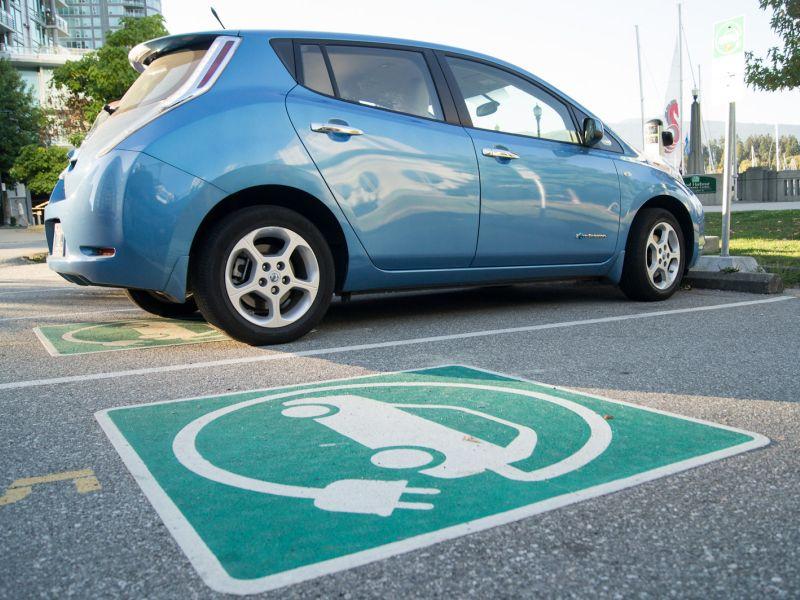 Закон за повеќе електрични возила во Калифорнија