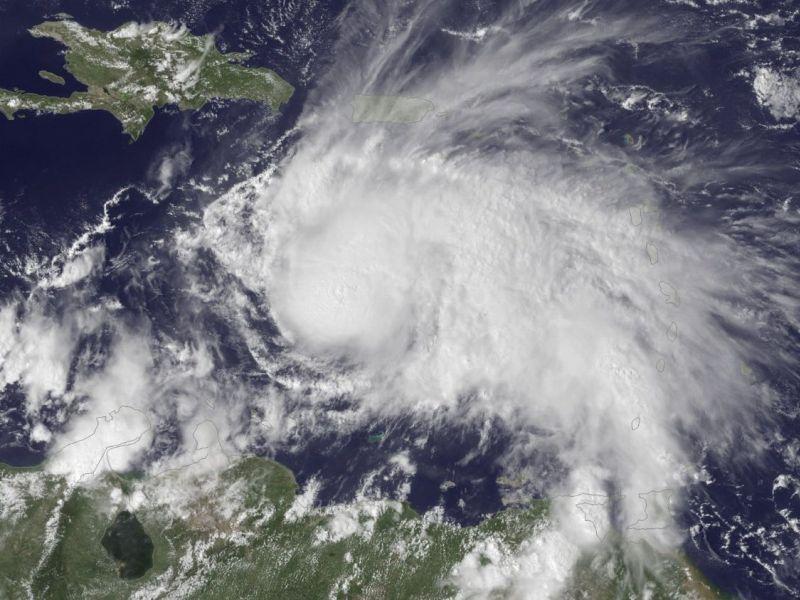 Годинава од урагани загинале 60 лица