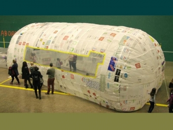 Џиновски балон од пластични ќеси ќе ја придружува иницијативата Книги за ѓубре