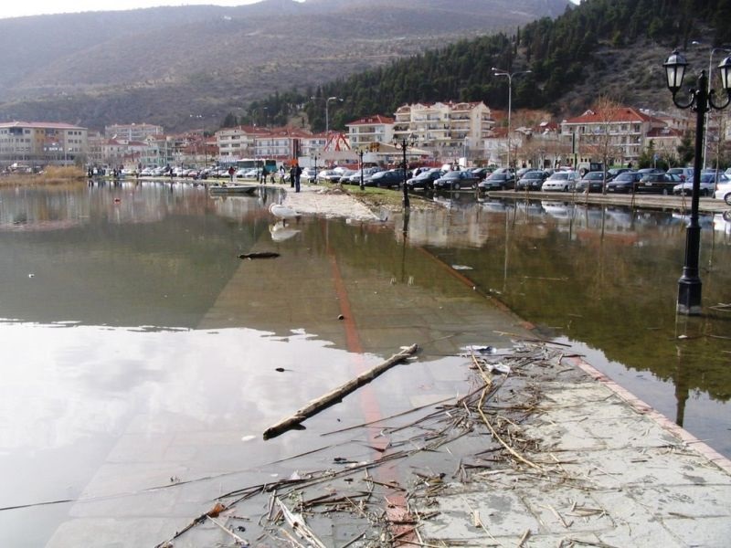 Силна бура предизвика поплави во западна Грција