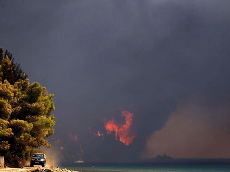 За 24 часа во Грција избувнале 74 пожари 