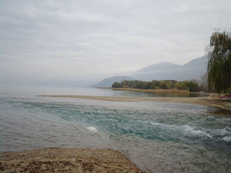 Охридско Езеро се зголемува, водотеците се намалуваат 