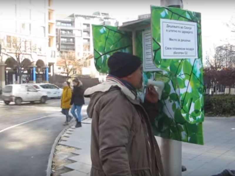 Кабини за дишење поставени на две локации во Скопје (видео)