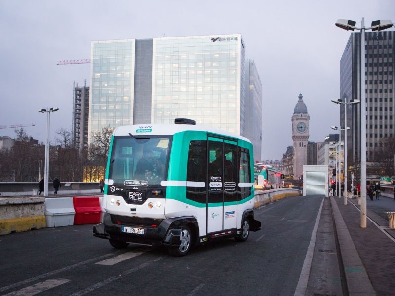 Автобус без возач ќе сообраќа по улиците на Париз