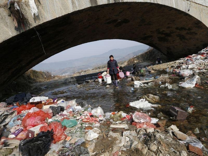 Кинески остров затрупан од ѓубрето што го носи реката Јангце
