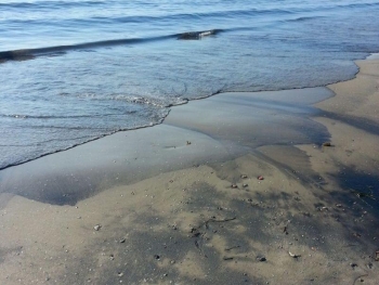 Загадување на крајбрежјето кај Драч 