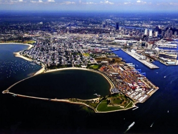 Бостон гради стратегија како да не потоне во морето